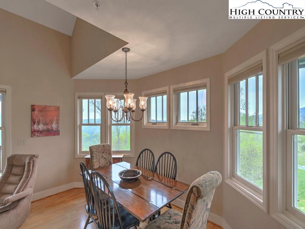 Image number 20 for the current listing