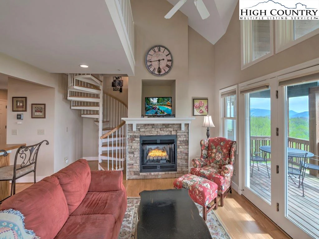 Image number 19 for the current listing