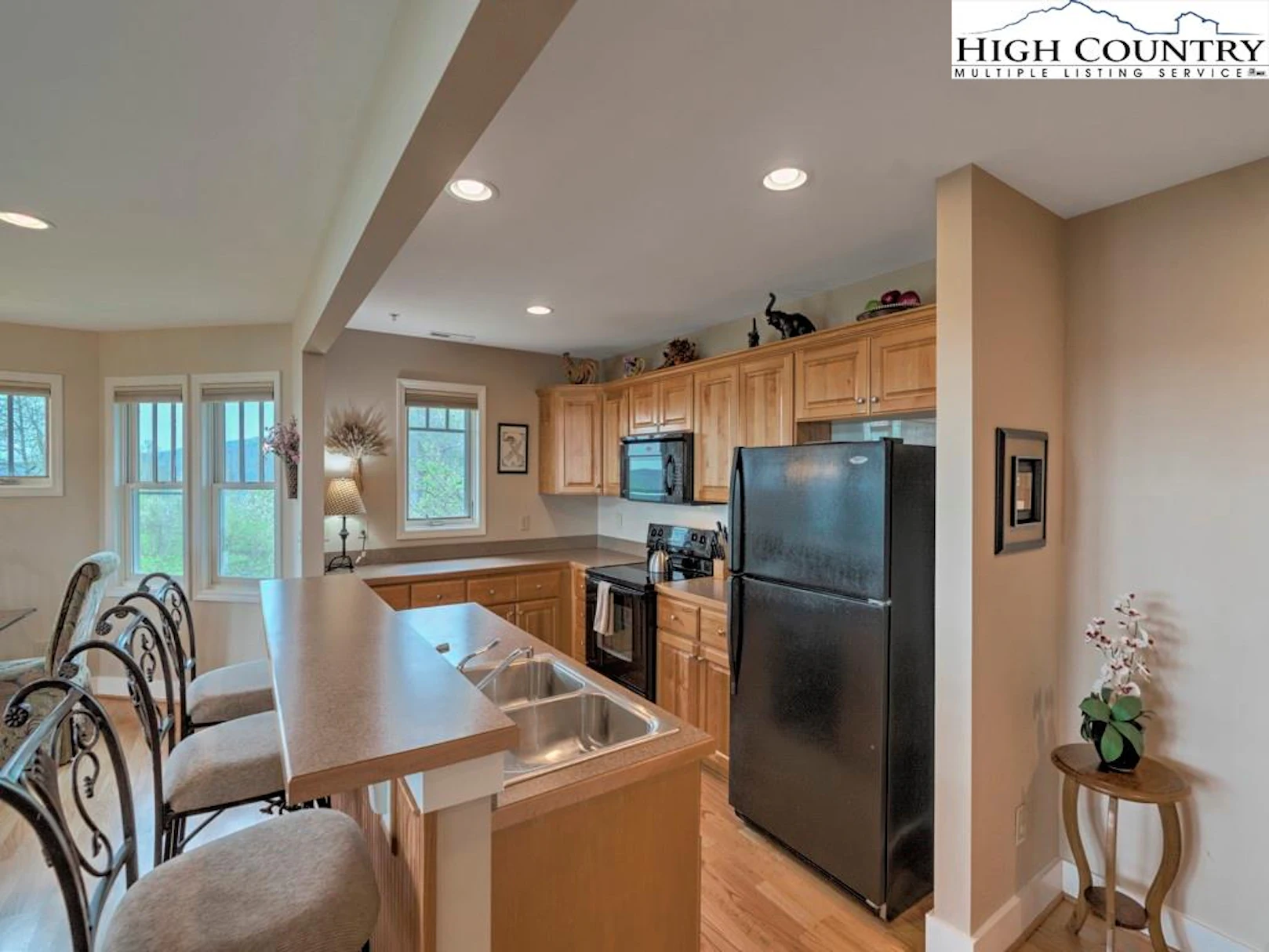 Image number 3 for the current listing