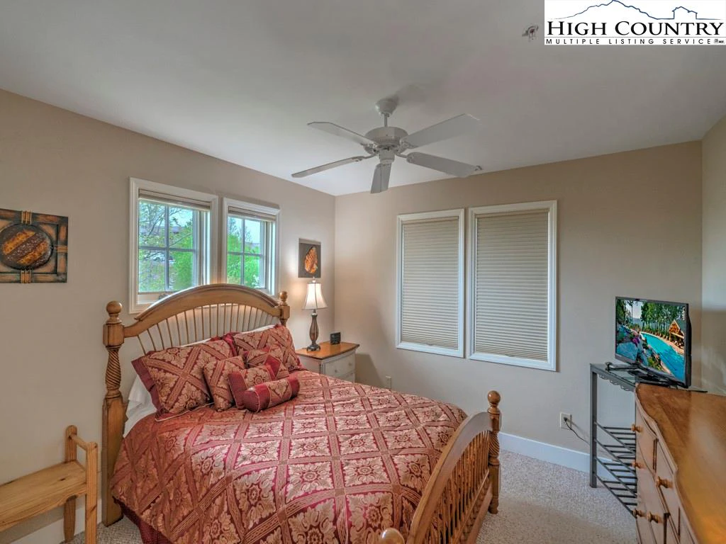 Image number 5 for the current listing