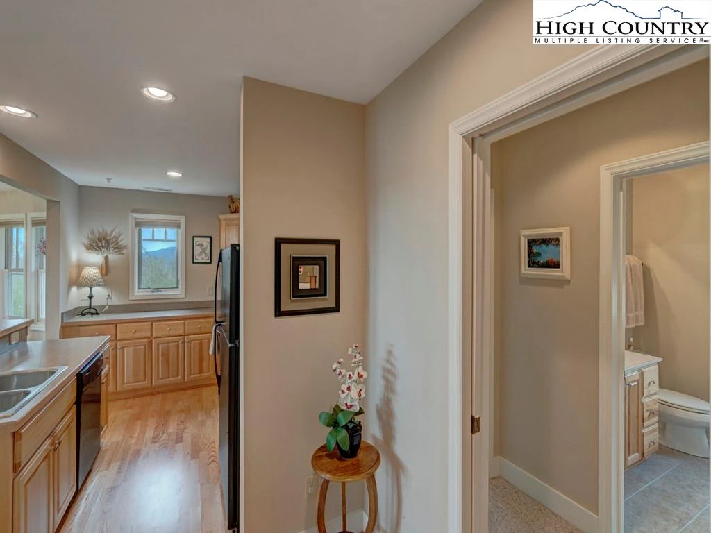 Image number 8 for the current listing