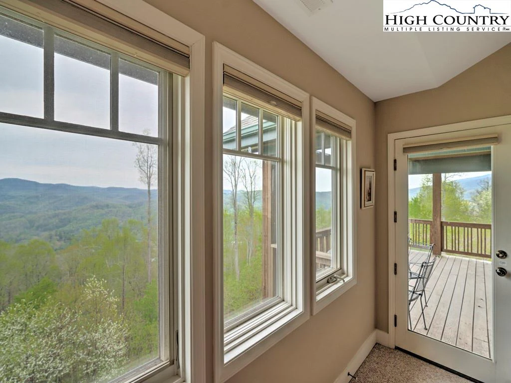 Image number 9 for the current listing