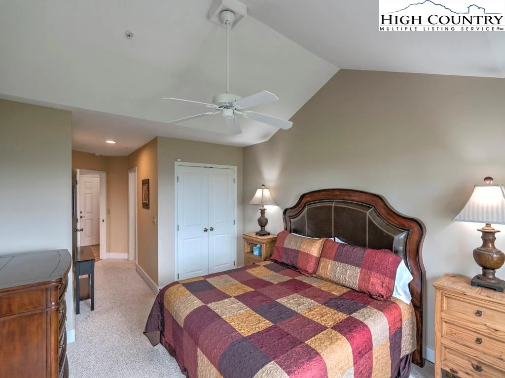 Image number 11 for the current listing