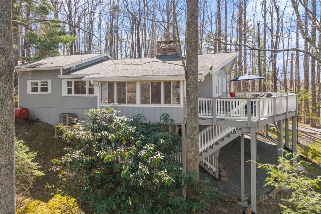 Image number 14 for the current listing