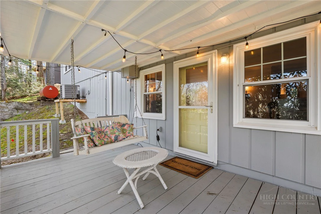 Image number 2 for the current listing