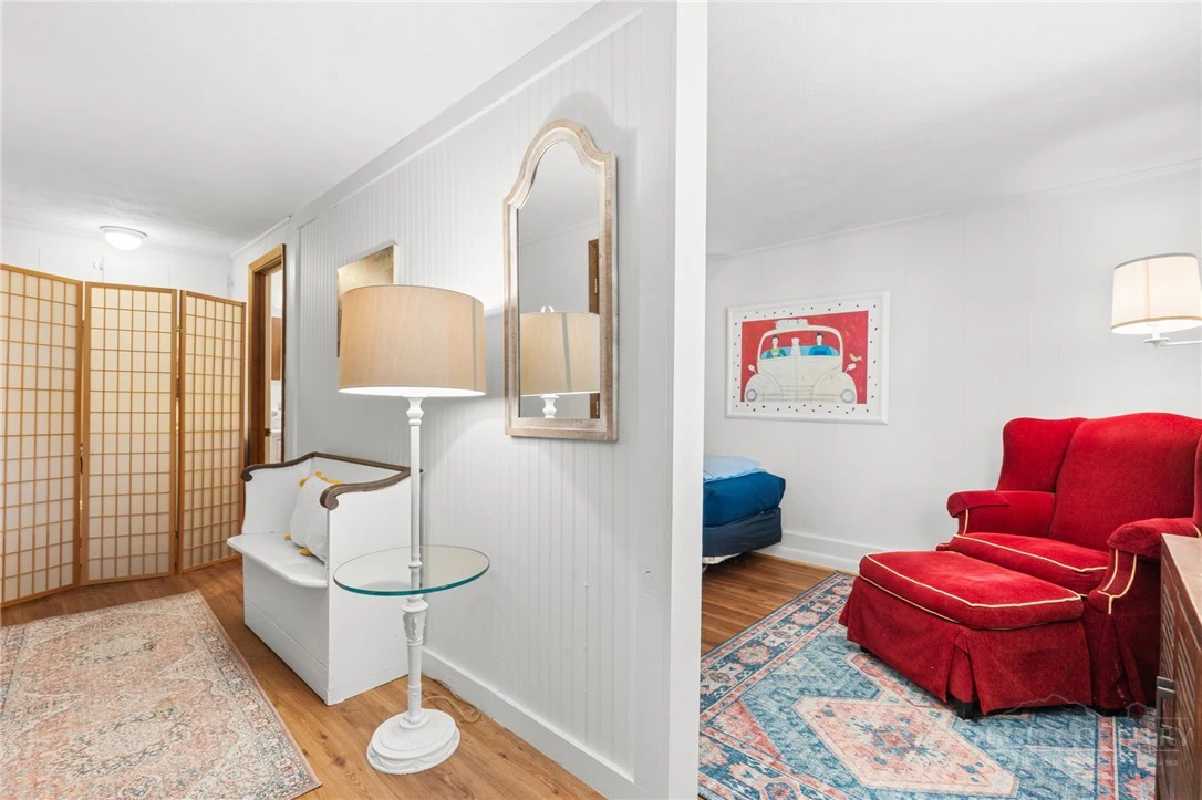 Image number 5 for the current listing