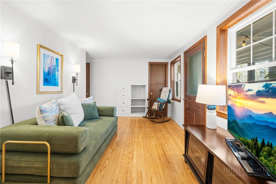 Image number 6 for the current listing