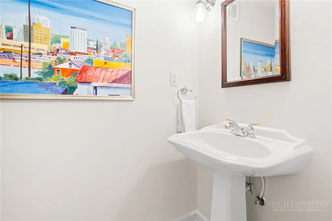 Image number 9 for the current listing