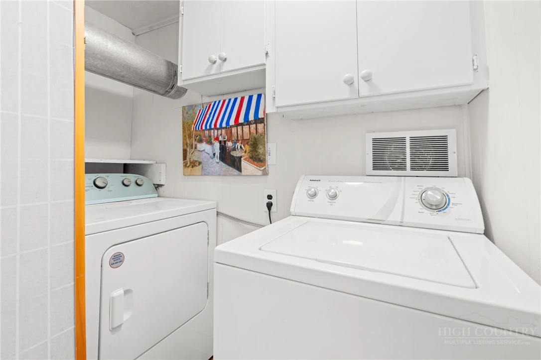Image number 10 for the current listing