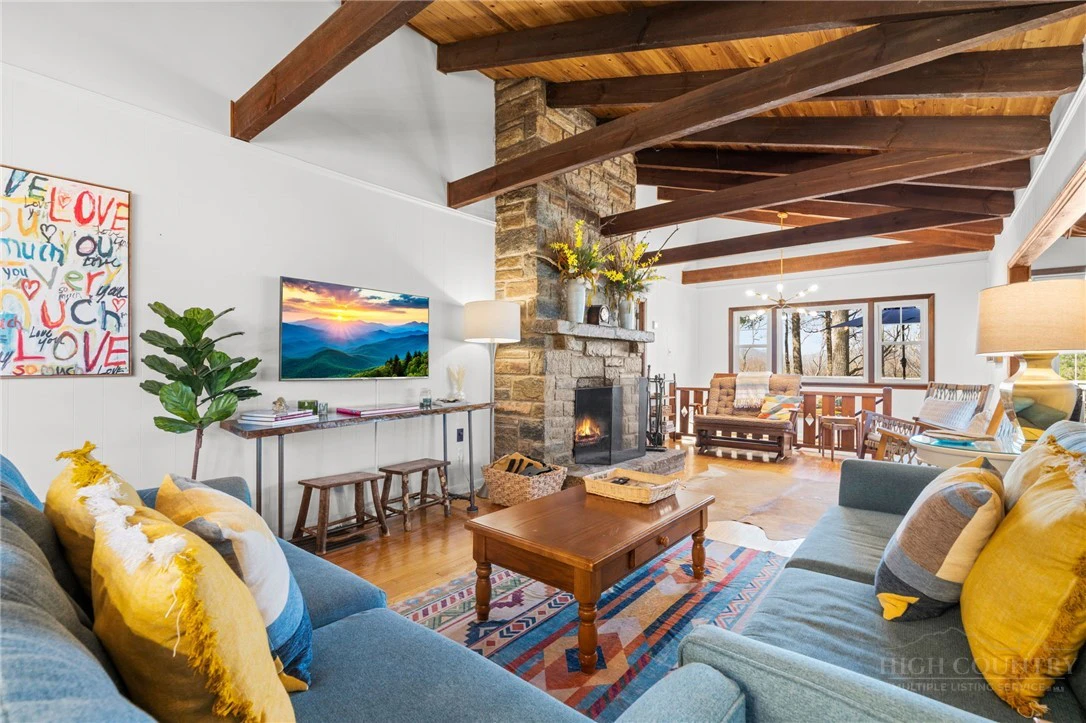 Image number 1 for the current listing