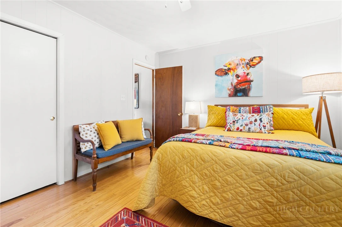 Image number 3 for the current listing