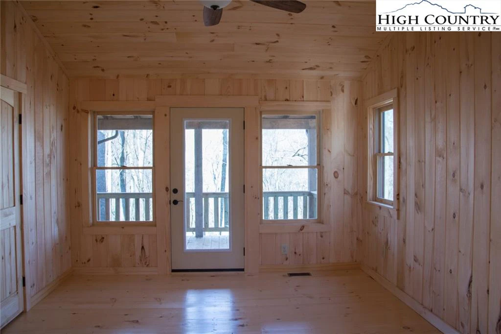Image number 9 for the current listing