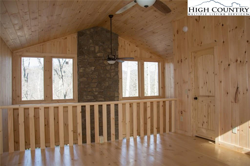 Image number 7 for the current listing
