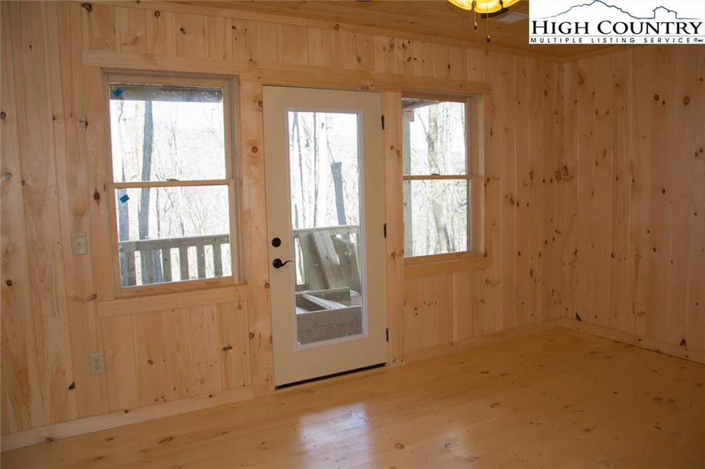 Image number 4 for the current listing