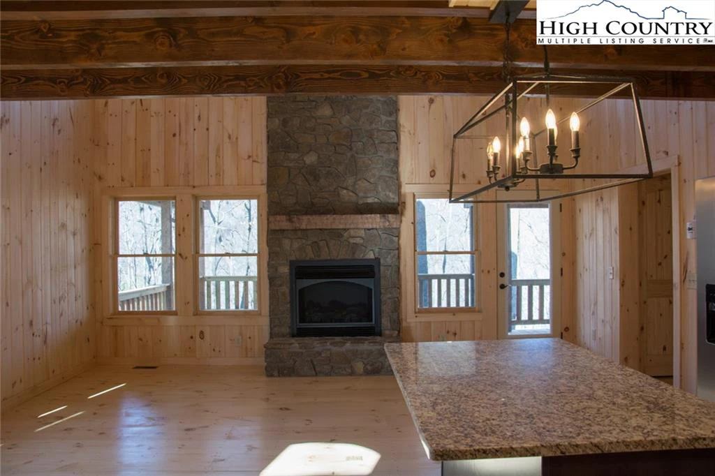 Image number 13 for the current listing