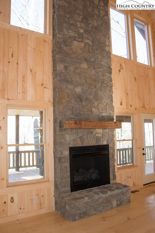 Image number 12 for the current listing