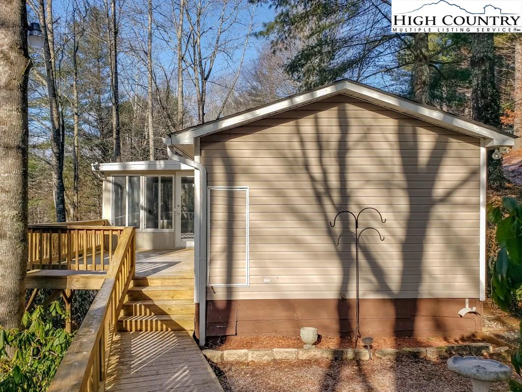 Image number 1 for the current listing