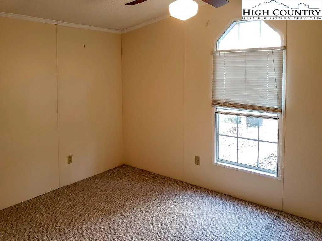 Image number 9 for the current listing