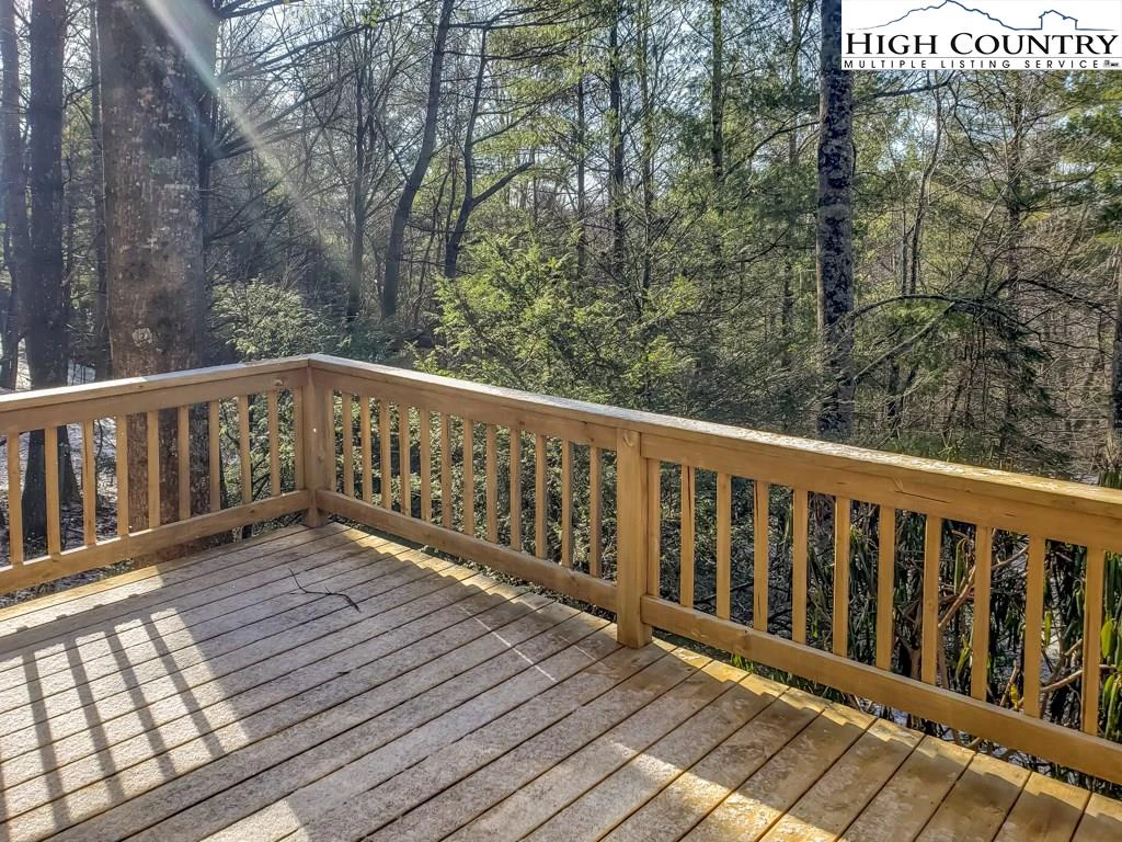 Image number 17 for the current listing