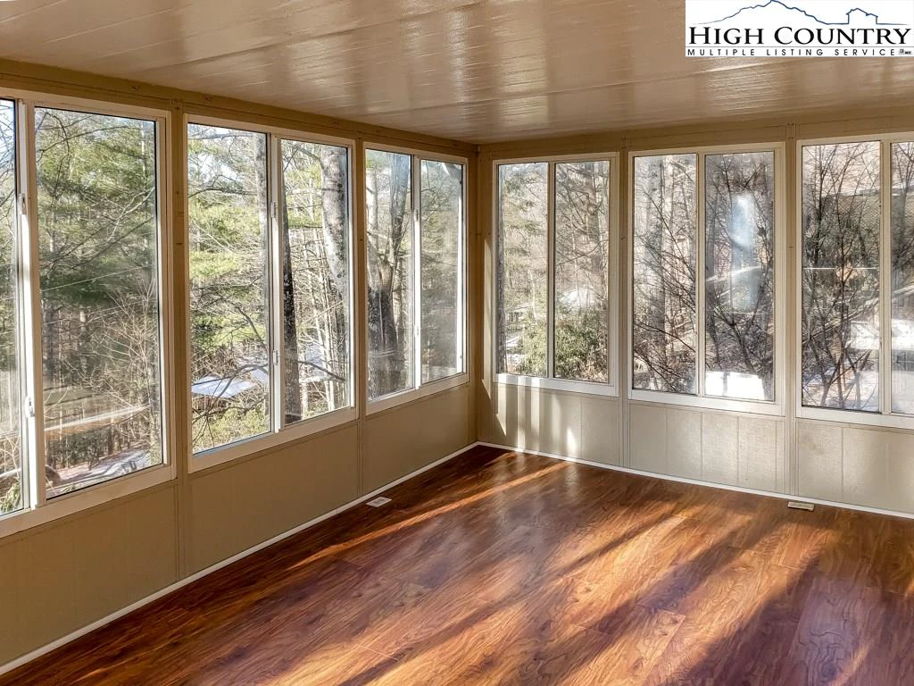 Image number 16 for the current listing