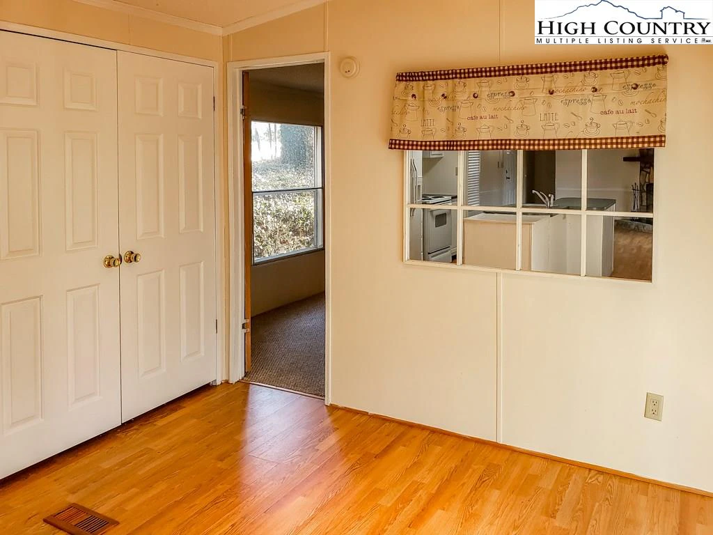 Image number 12 for the current listing