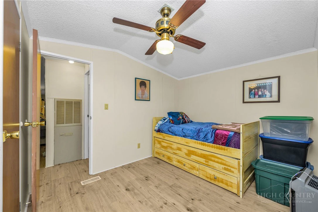 Image number 7 for the current listing