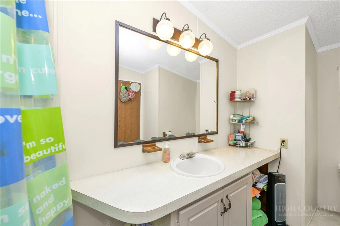 Image number 9 for the current listing