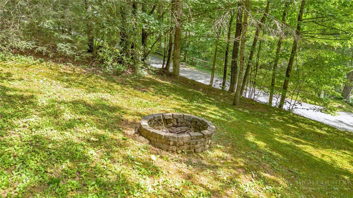 Image number 15 for the current listing