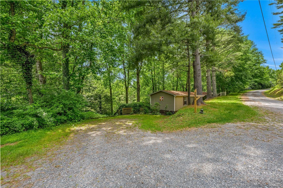Image number 17 for the current listing