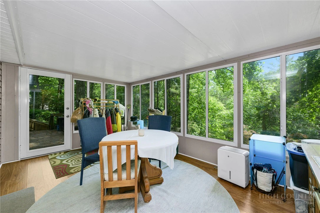Image number 3 for the current listing