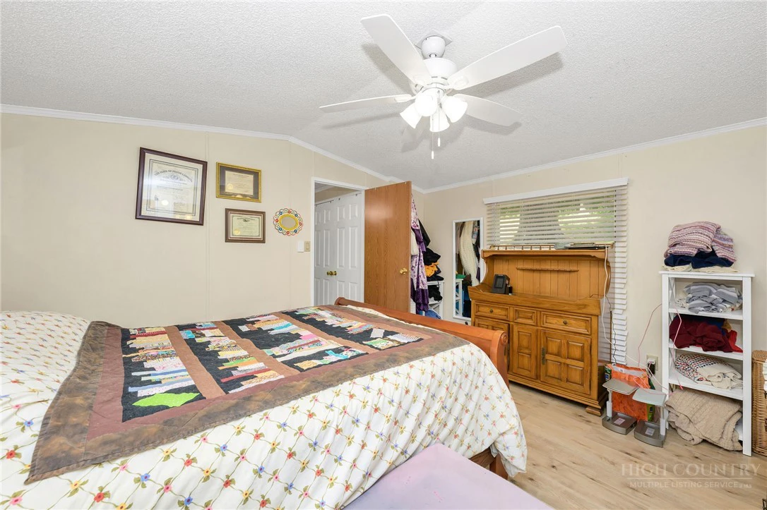 Image number 5 for the current listing
