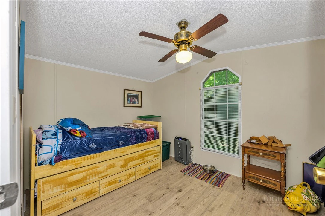 Image number 4 for the current listing