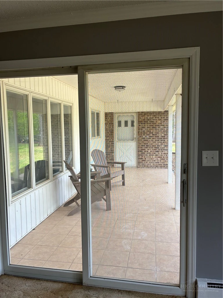 Image number 7 for the current listing