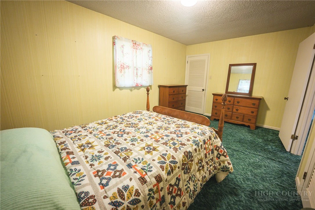 Image number 28 for the current listing
