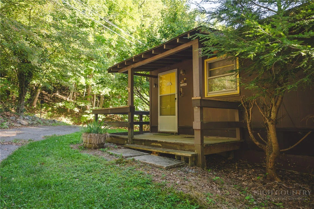 Image number 2 for the current listing