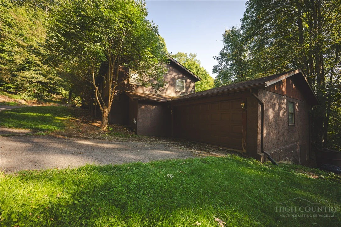Image number 10 for the current listing