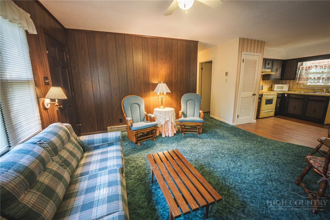 Image number 17 for the current listing
