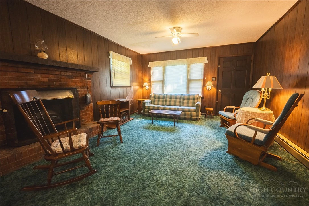 Image number 18 for the current listing