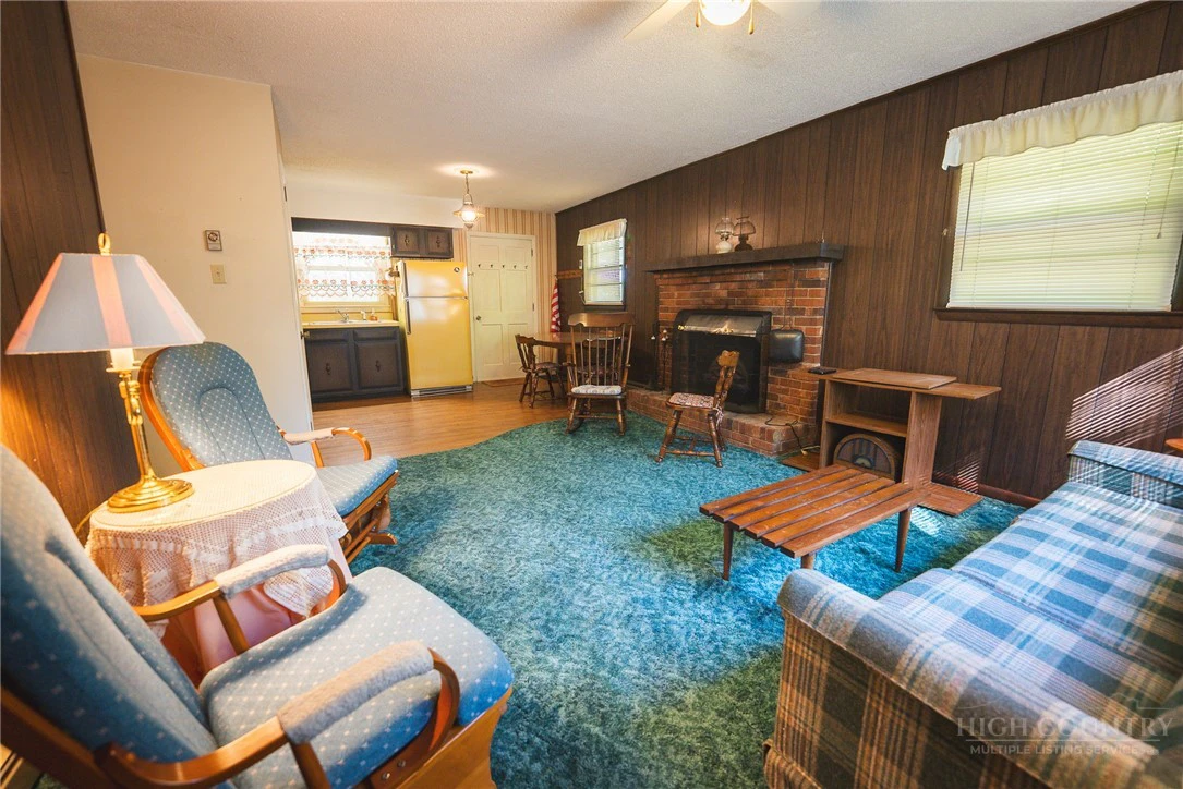 Image number 19 for the current listing