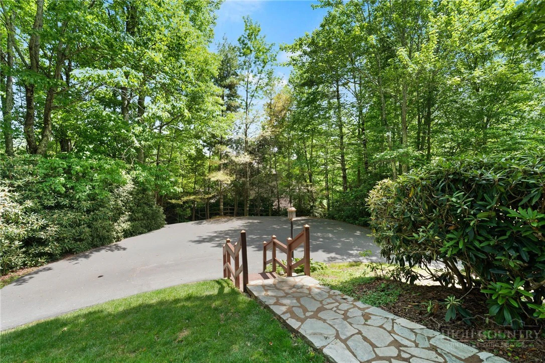 Image number 18 for the current listing