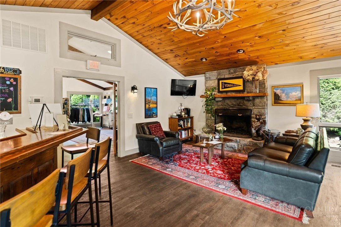 Image number 16 for the current listing