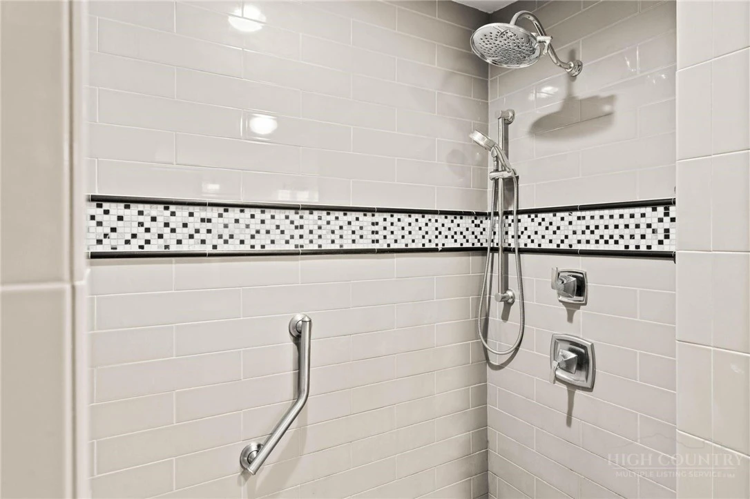 Image number 3 for the current listing