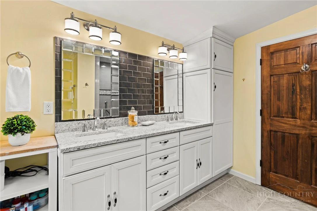 Image number 7 for the current listing