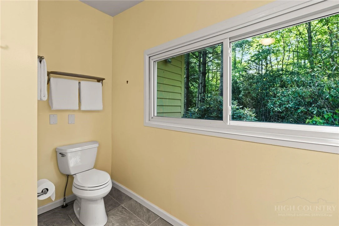 Image number 4 for the current listing