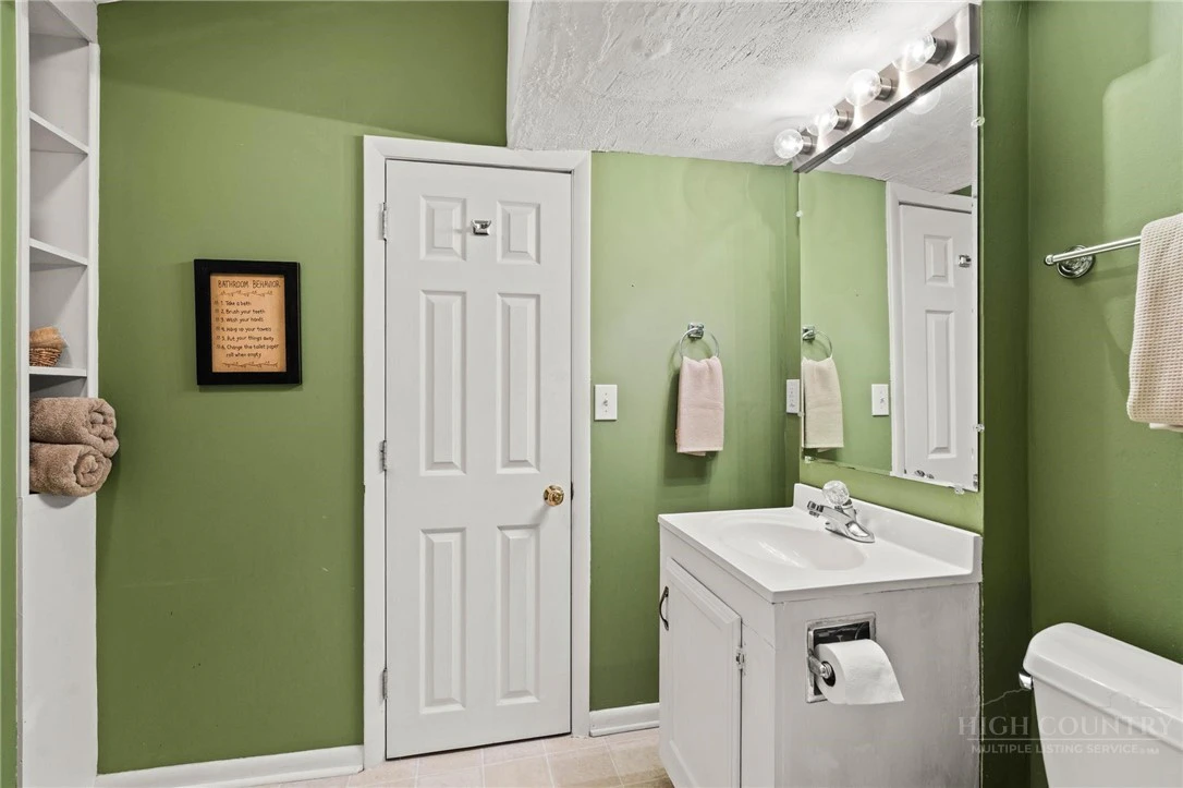 Image number 8 for the current listing
