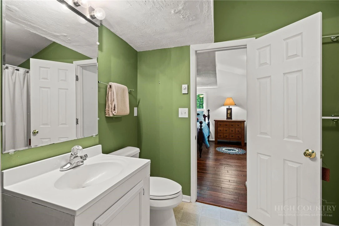 Image number 11 for the current listing