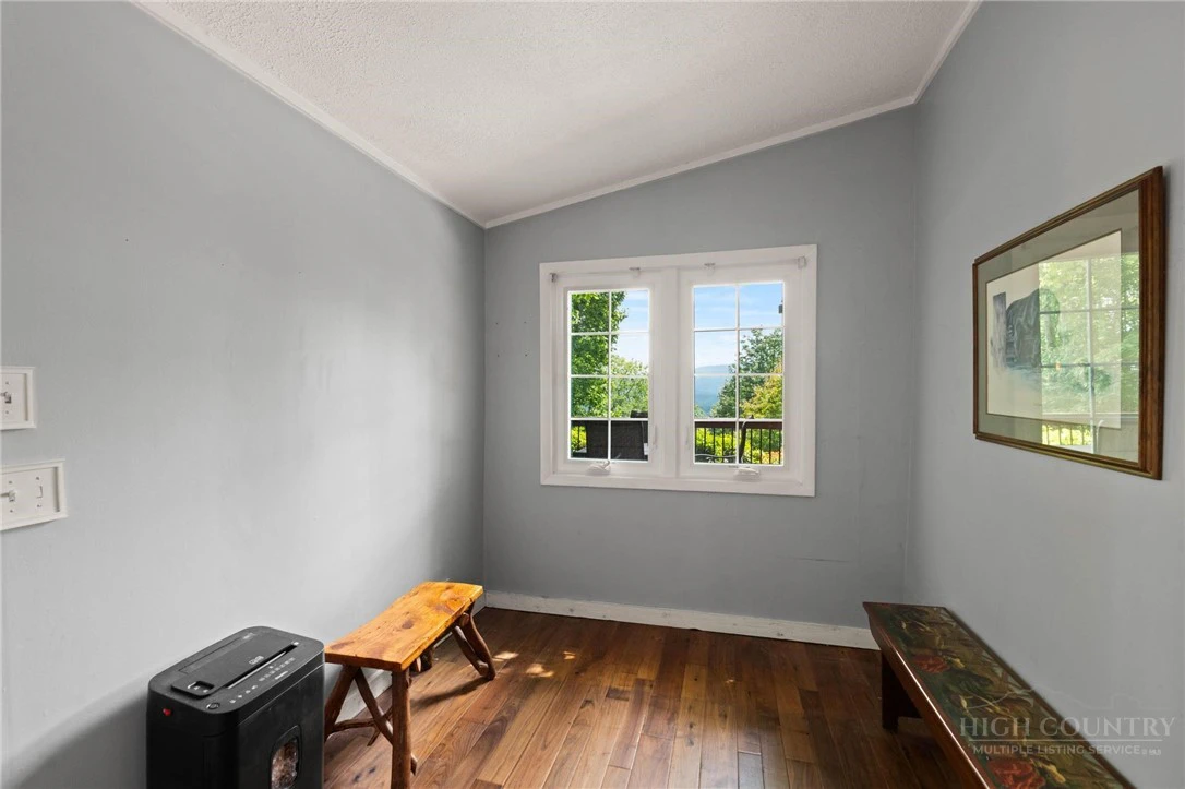 Image number 12 for the current listing