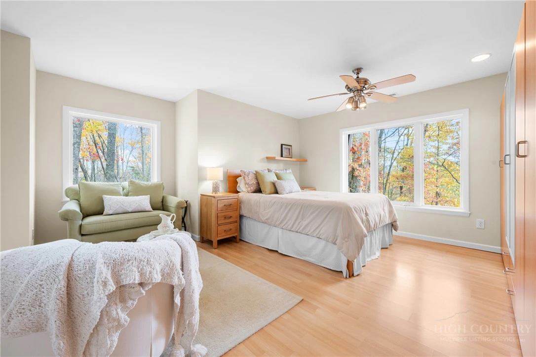 Image number 7 for the current listing