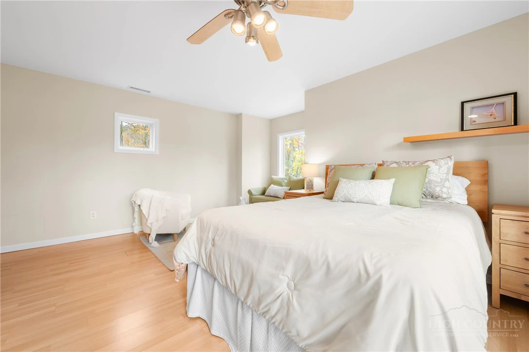 Image number 8 for the current listing