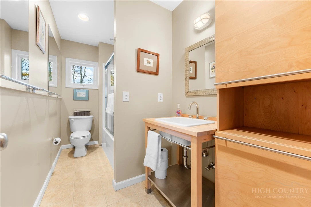Image number 9 for the current listing